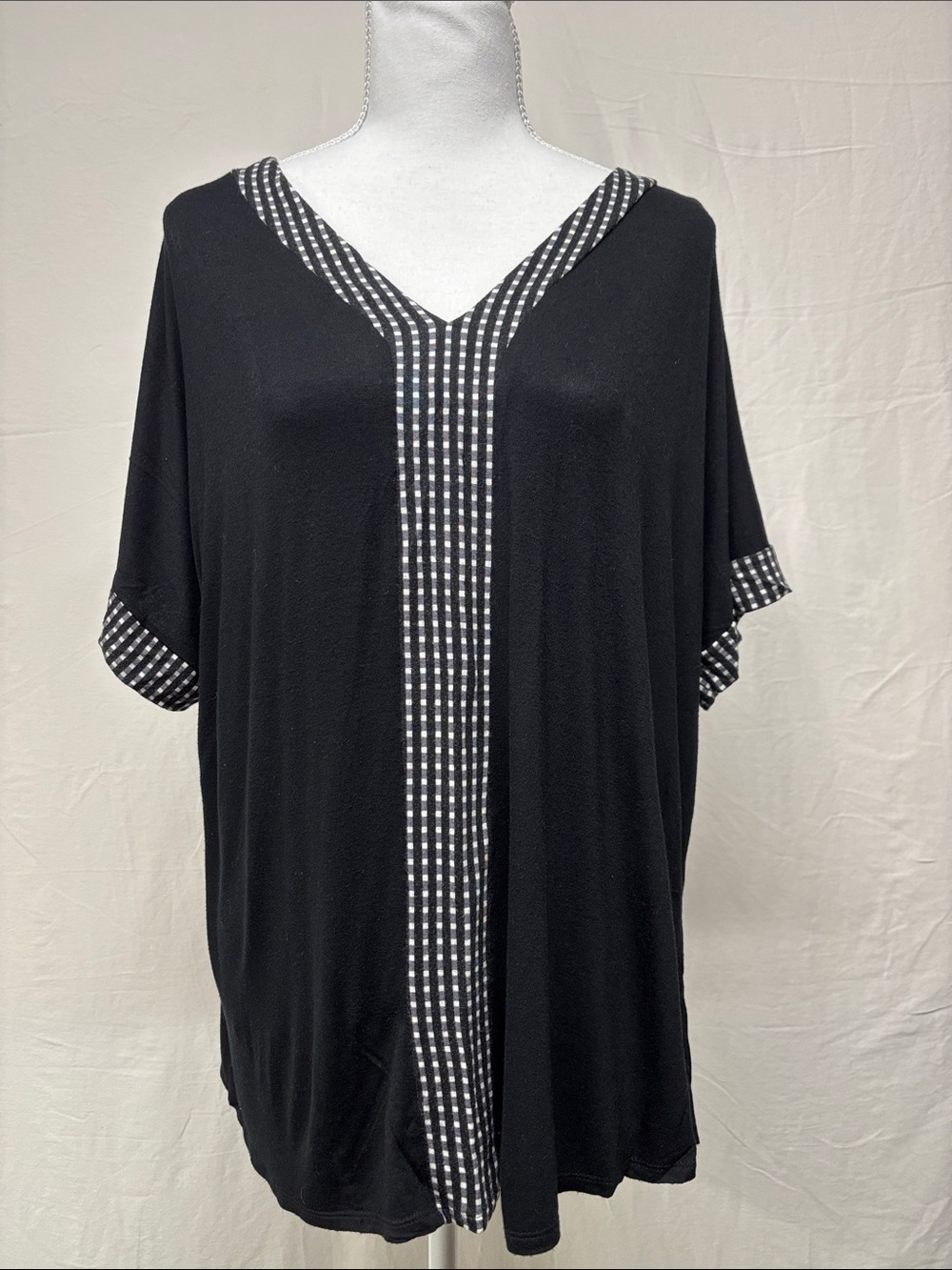 Simply Vera Vera Wang Black Short-Sleeve Tunic with Black-and-White Check Trim